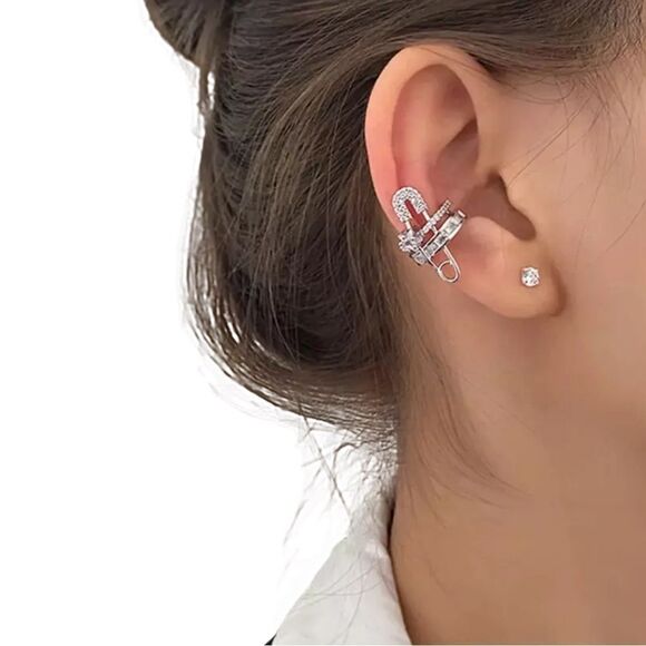 Free People Jewelry - Safety pin ear cuff N711